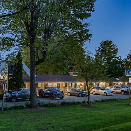 Travelodge By Wyndham Bracebridge Extérieur photo