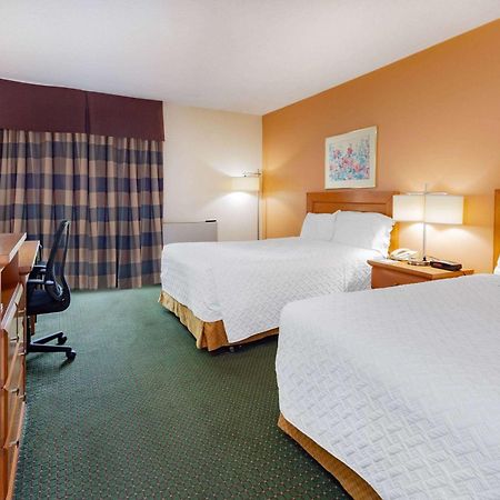 Travelodge By Wyndham Bracebridge Extérieur photo