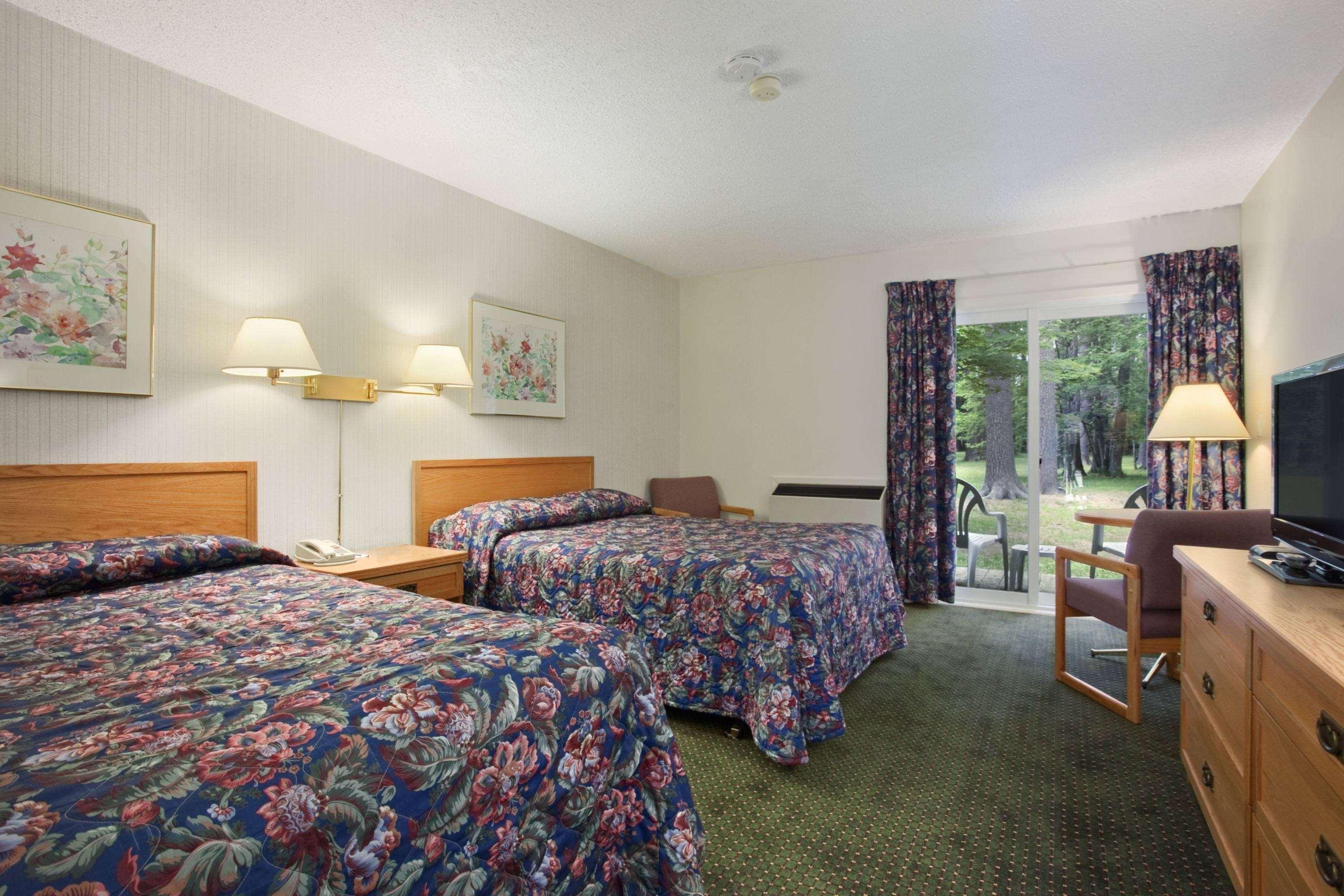 Travelodge By Wyndham Bracebridge Extérieur photo
