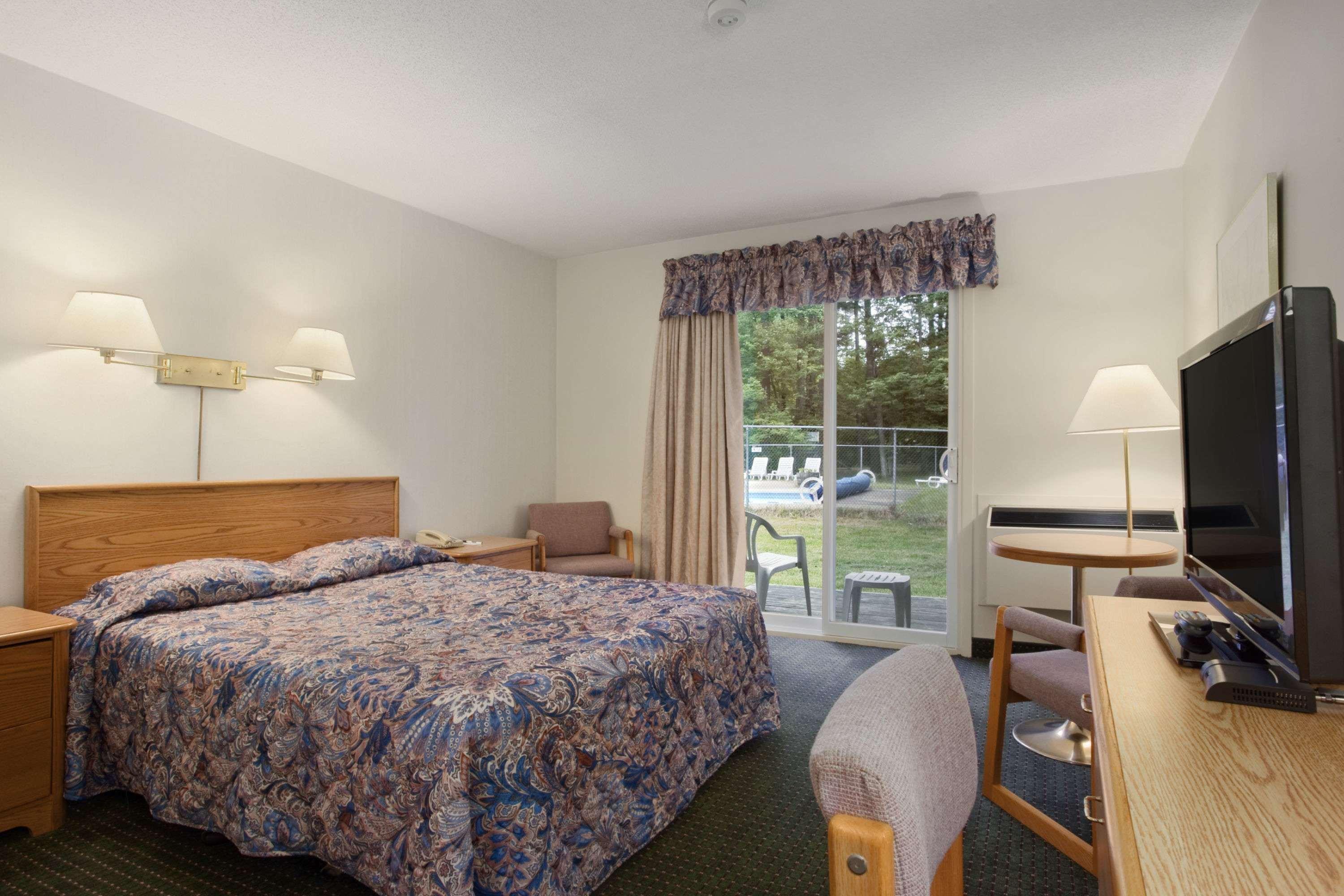 Travelodge By Wyndham Bracebridge Extérieur photo