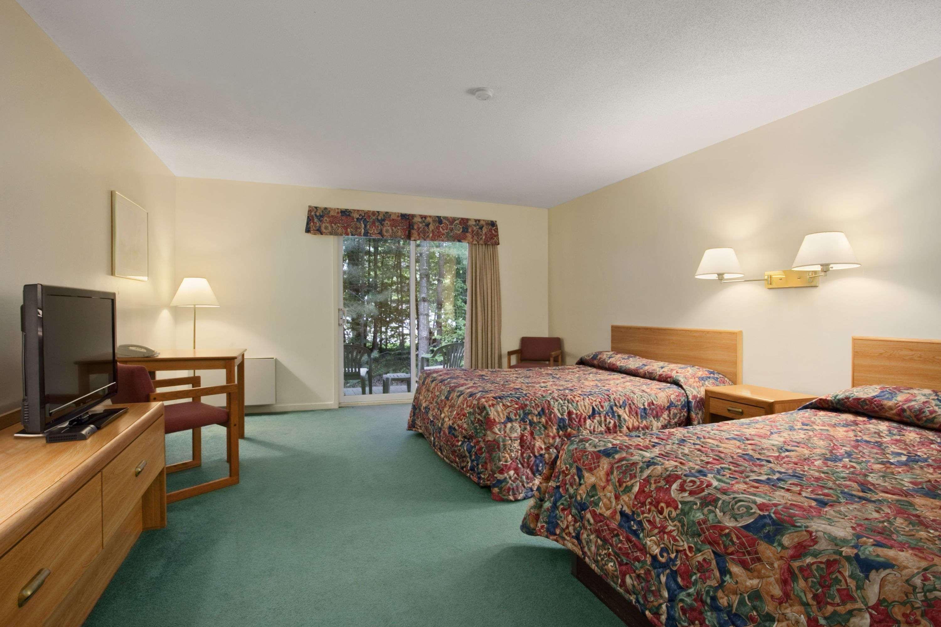 Travelodge By Wyndham Bracebridge Extérieur photo