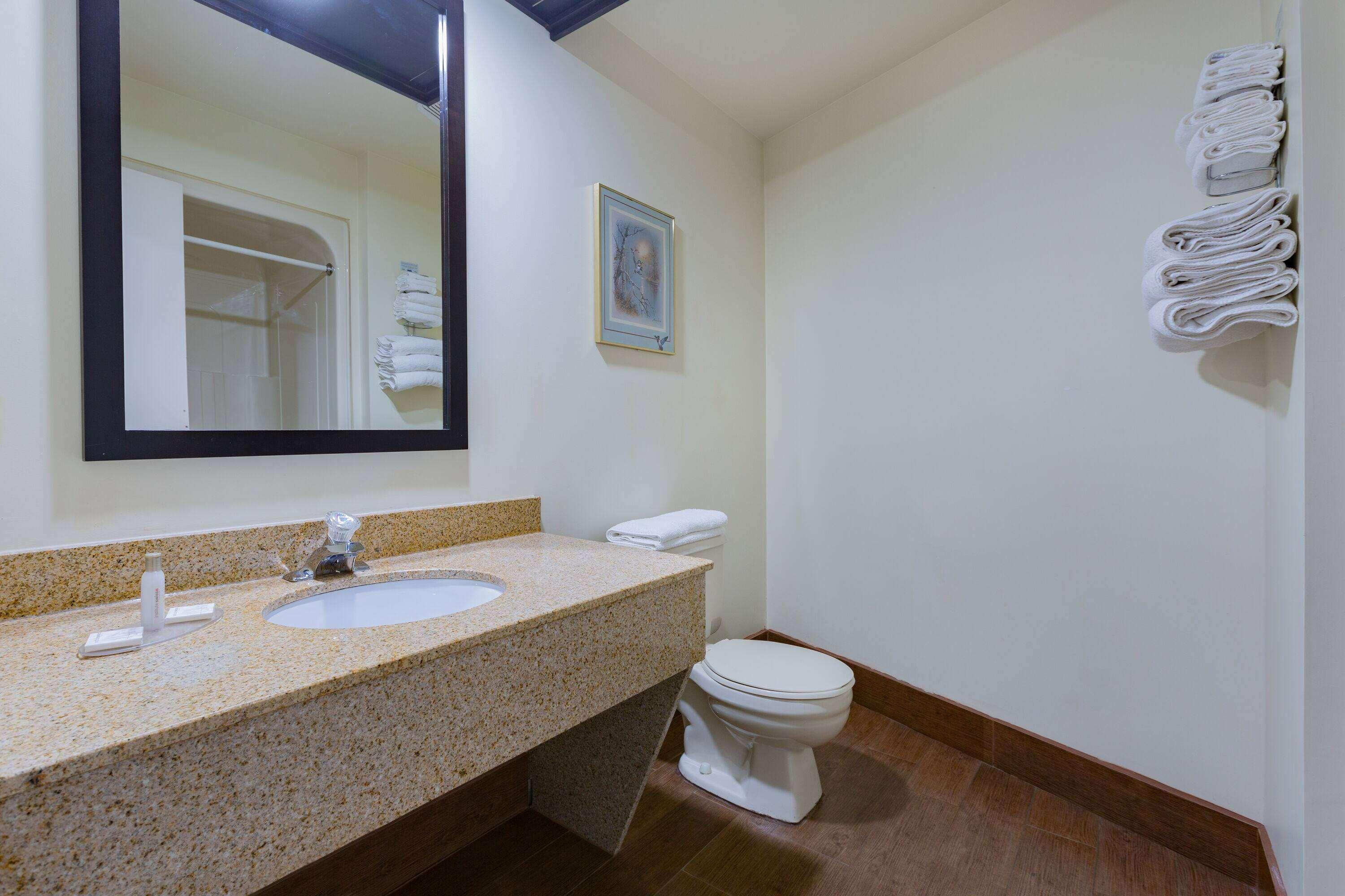 Travelodge By Wyndham Bracebridge Extérieur photo
