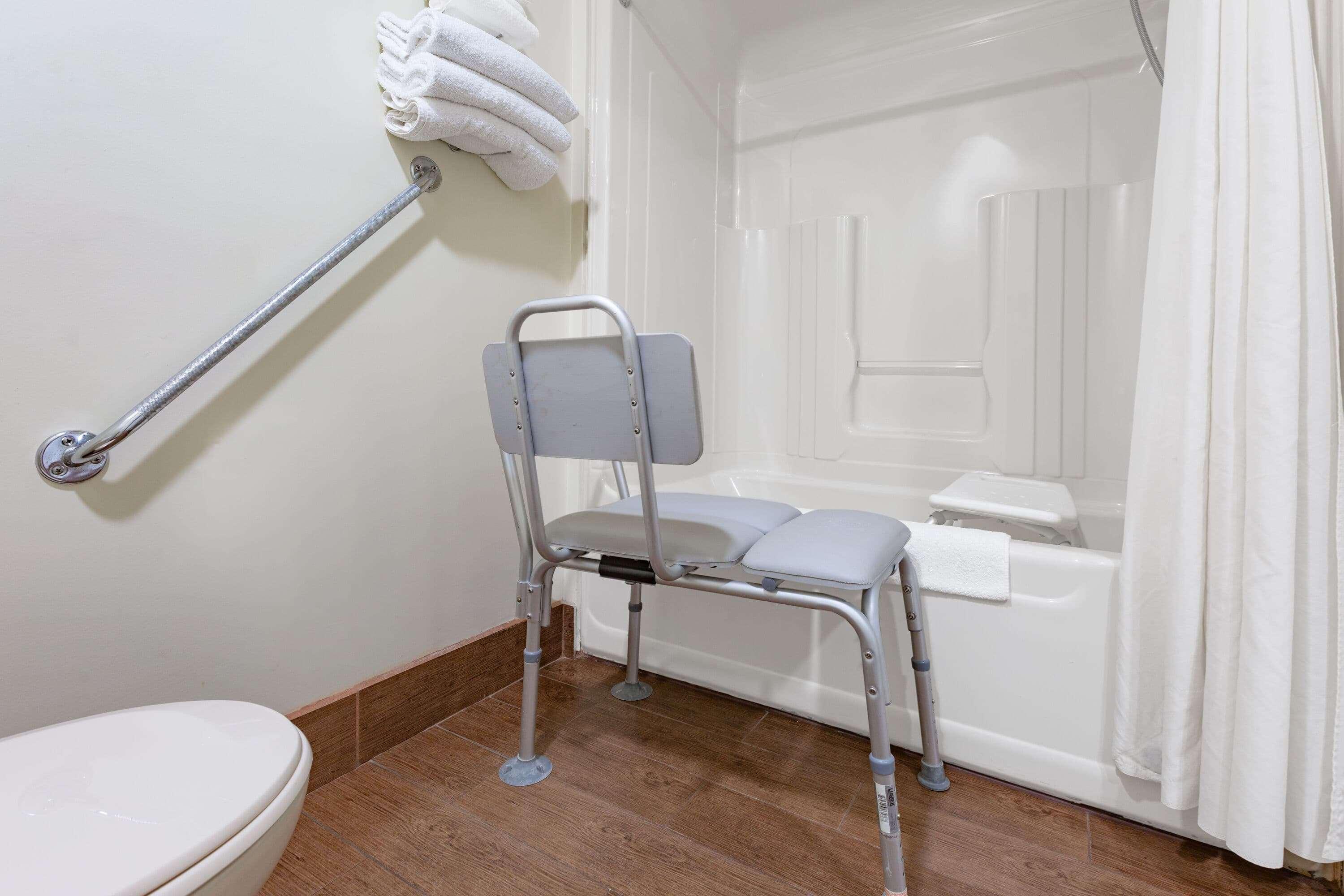 Travelodge By Wyndham Bracebridge Extérieur photo