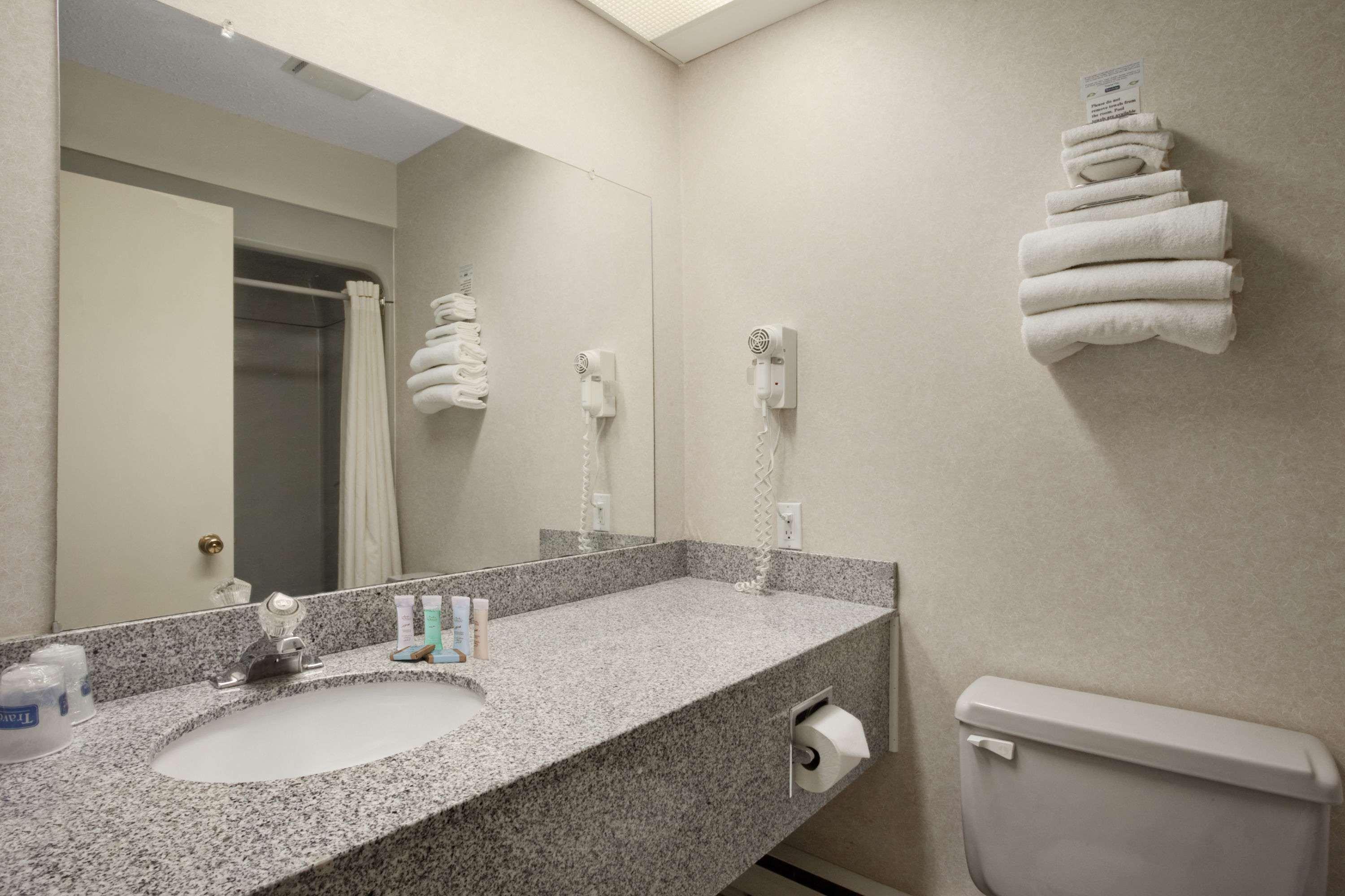 Travelodge By Wyndham Bracebridge Extérieur photo