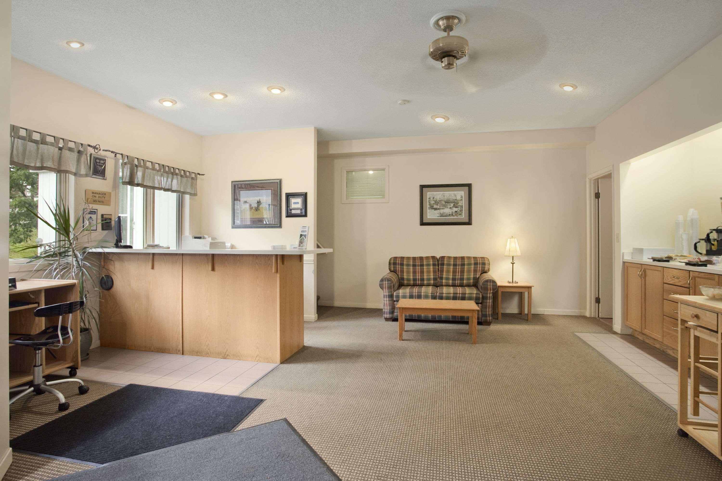 Travelodge By Wyndham Bracebridge Extérieur photo