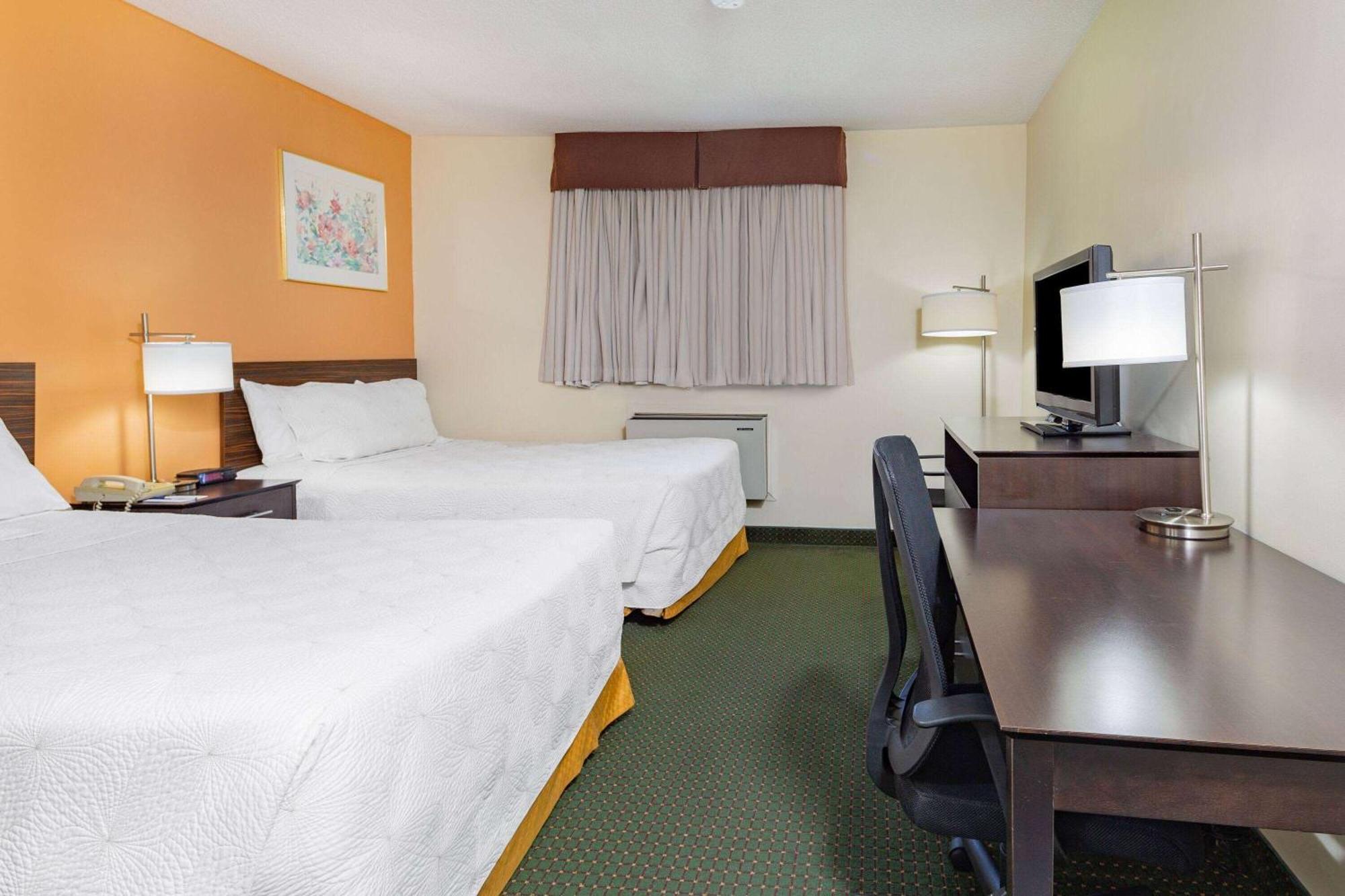 Travelodge By Wyndham Bracebridge Extérieur photo