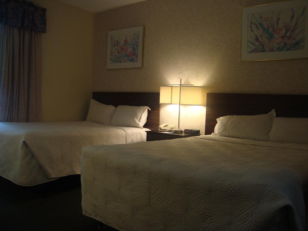 Travelodge By Wyndham Bracebridge Extérieur photo